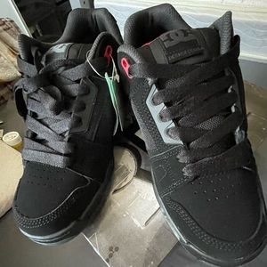 dc black/red shoes